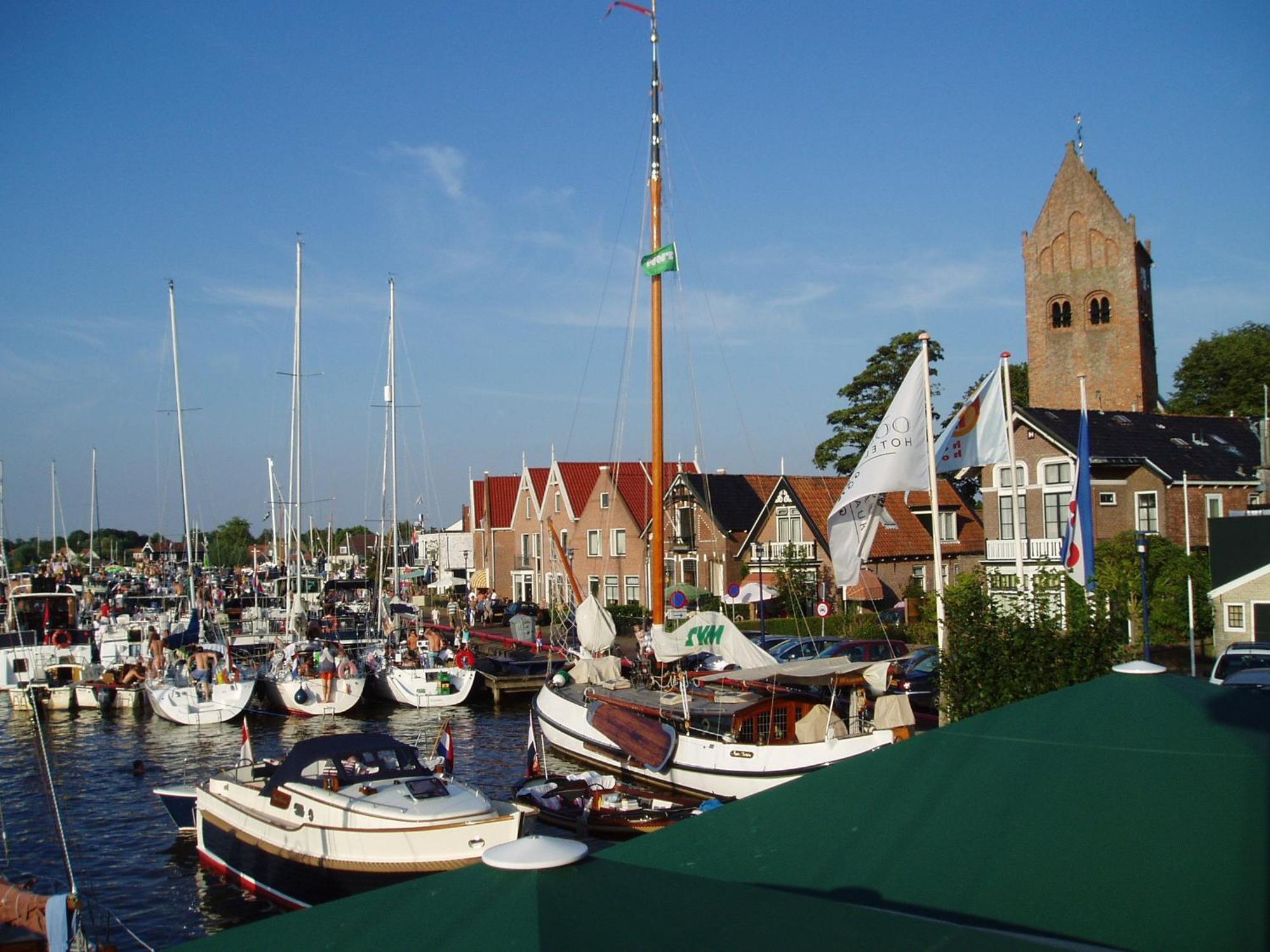 De Thuiskamer In Grou Als B&B Of Vakantiehuis Exterior photo