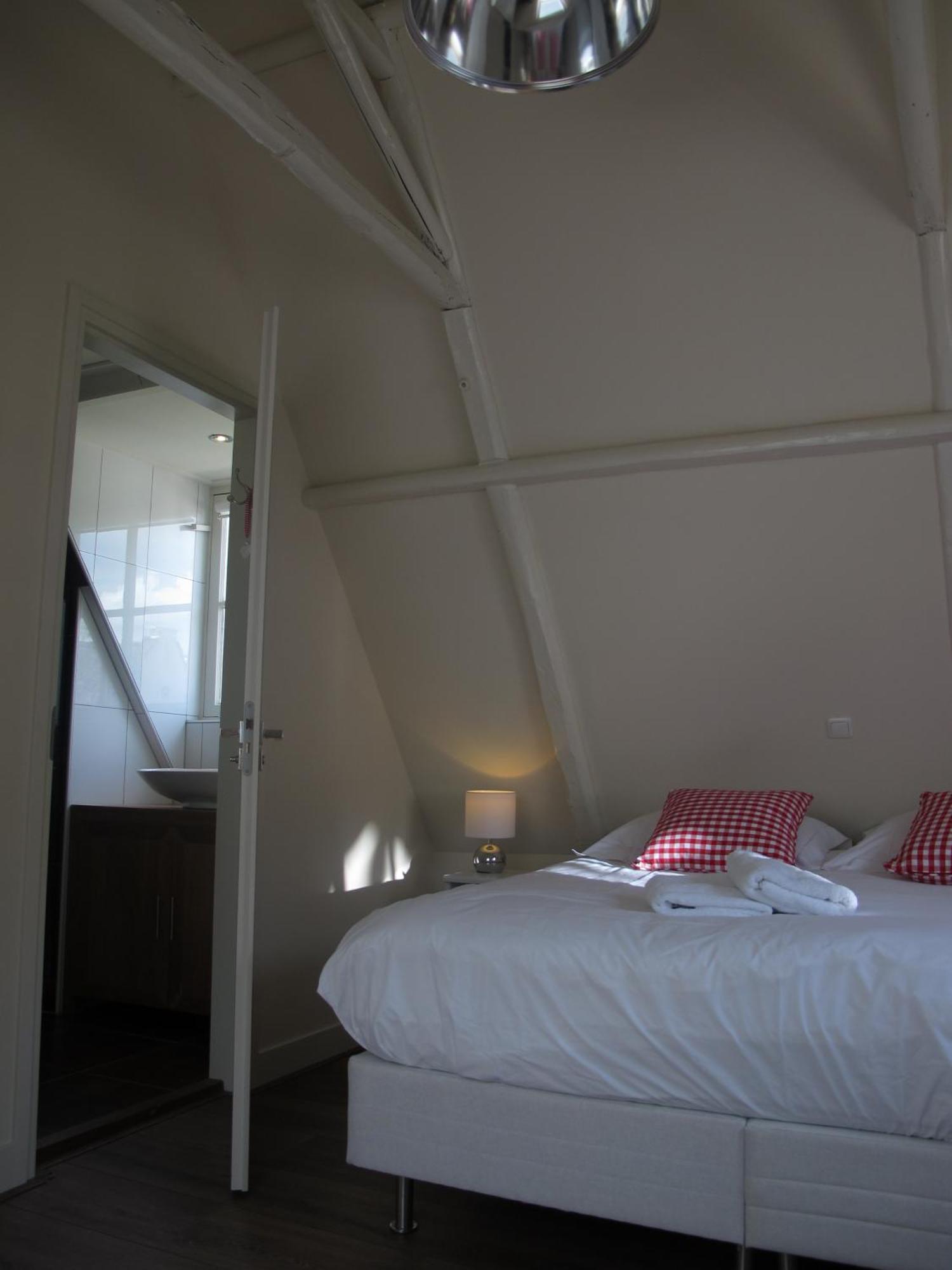 De Thuiskamer In Grou Als B&B Of Vakantiehuis Exterior photo